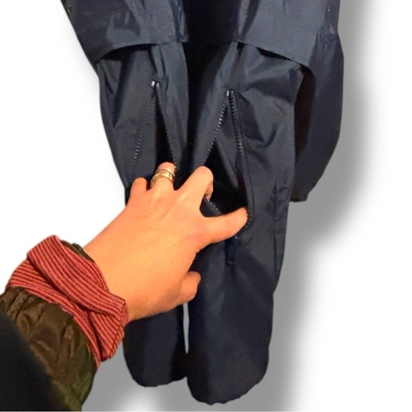 M’s Speedo XL Navy Hooded Windbreaker.  Excellent Condition. - Picture 3 of 13